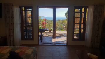 Minibar, iron/ironing board, free WiFi, bed sheets