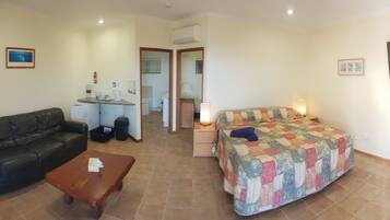 ์คํ ๋ค๋ ๋๋ธ๋ฃธ ๋๋ ํธ์๋ฃธ, ํด๋ณ ์ ๋ง, ๋ฐ๋ท๊ฐ | ๋ฏธ๋๋ฐ, ๋ค๋ฆฌ๋ฏธ/๋ค๋ฆฌ๋ฏธํ, ๋ฌด๋ฃ WiFi, ์นจ๋ ์ํธ