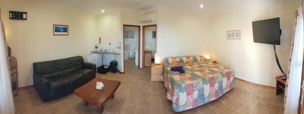 Standard Double or Twin Room, Beach View, Sea Facing | Minibar, iron/ironing board, free WiFi, bed sheets - Escape 1770- Adults Only (Agnes Water)