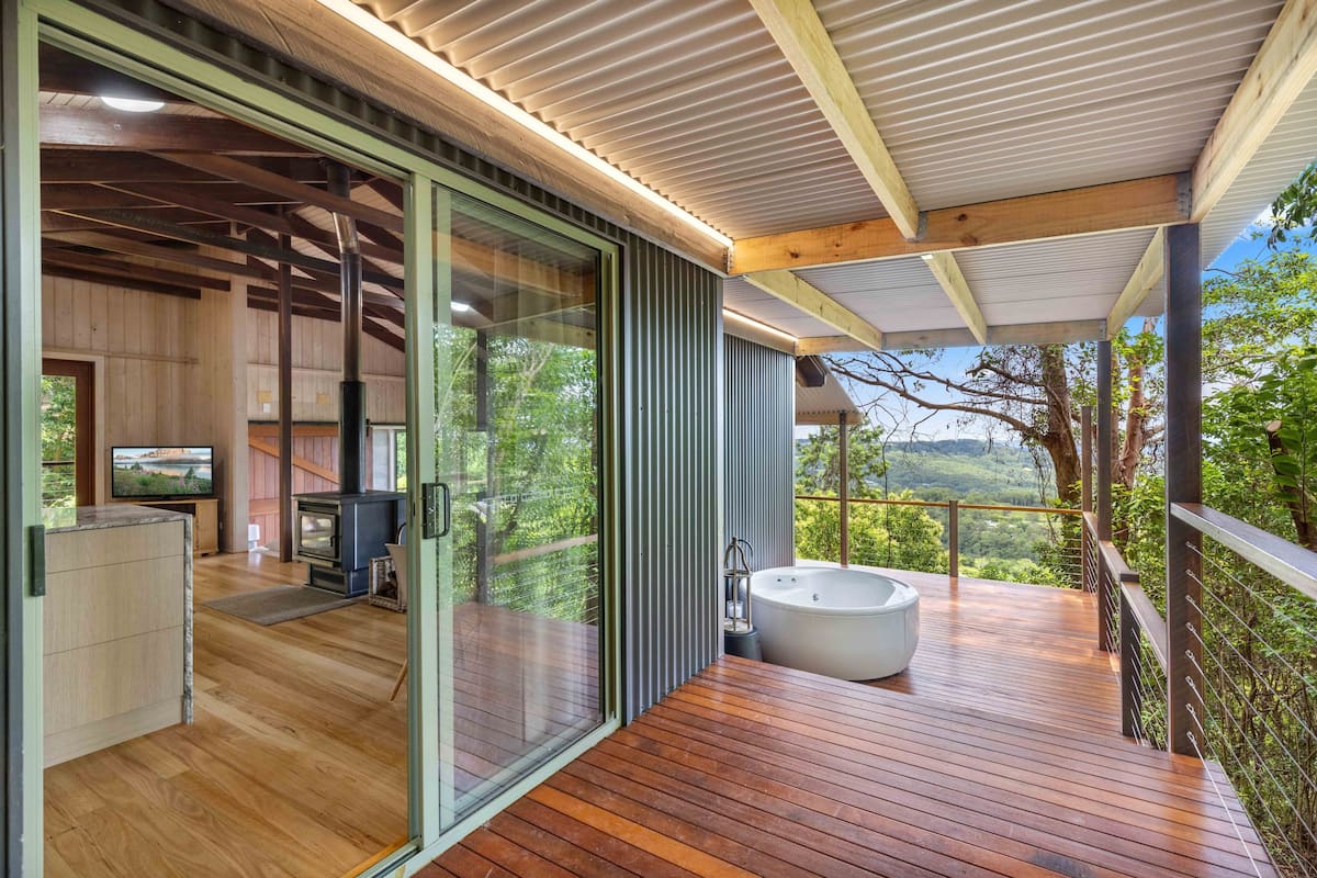 Studio (Require all wheel drive car to access) | Terassi/patio