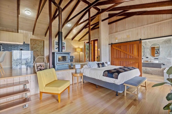 The Studio Treehouse (Require all wheel drive car to access)