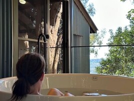 Superior Tree House | Premium bedding, free WiFi, bed sheets