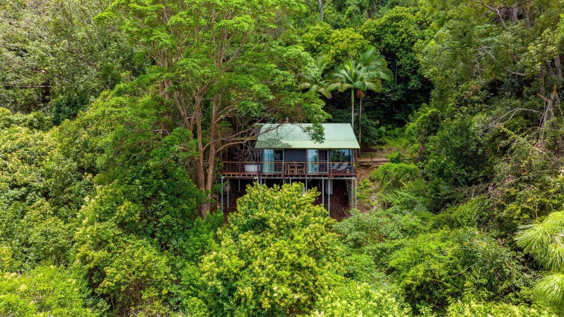 The Studio Treehouse (Require all wheel drive car to access) | Premium bedding, WiFi (free), bed sheets
