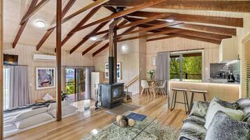 高級寢具、免費 Wi-Fi、床單