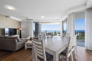 Deluxe Apartment, 3 Bedrooms, Balcony, Ocean View | Bathroom | Shower, free toiletries, towels - Silver Sea On Sixth Resort (Maroochydore)