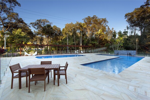 2 piscinas al aire libre, sombrillas, tumbonas