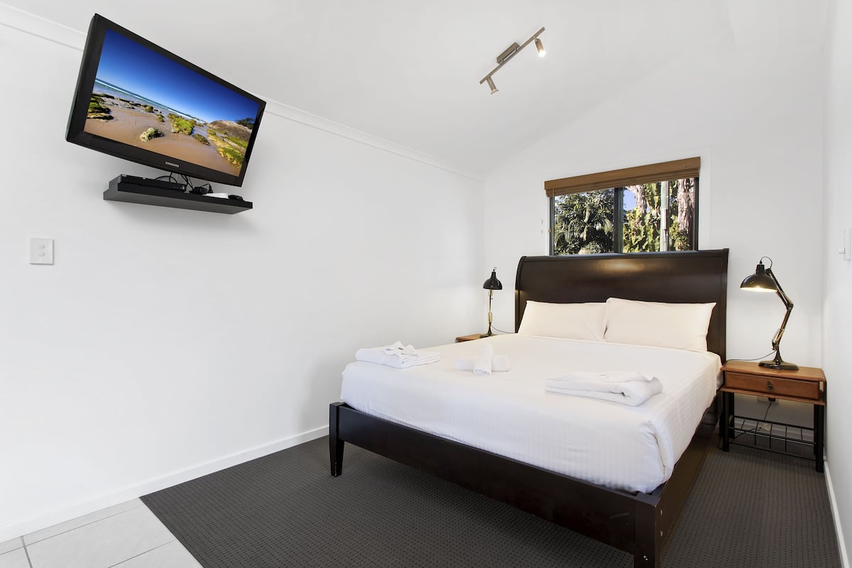 Studio Villa (Not Pet Friendly) - Sleeps 2 | Iron/ironing board