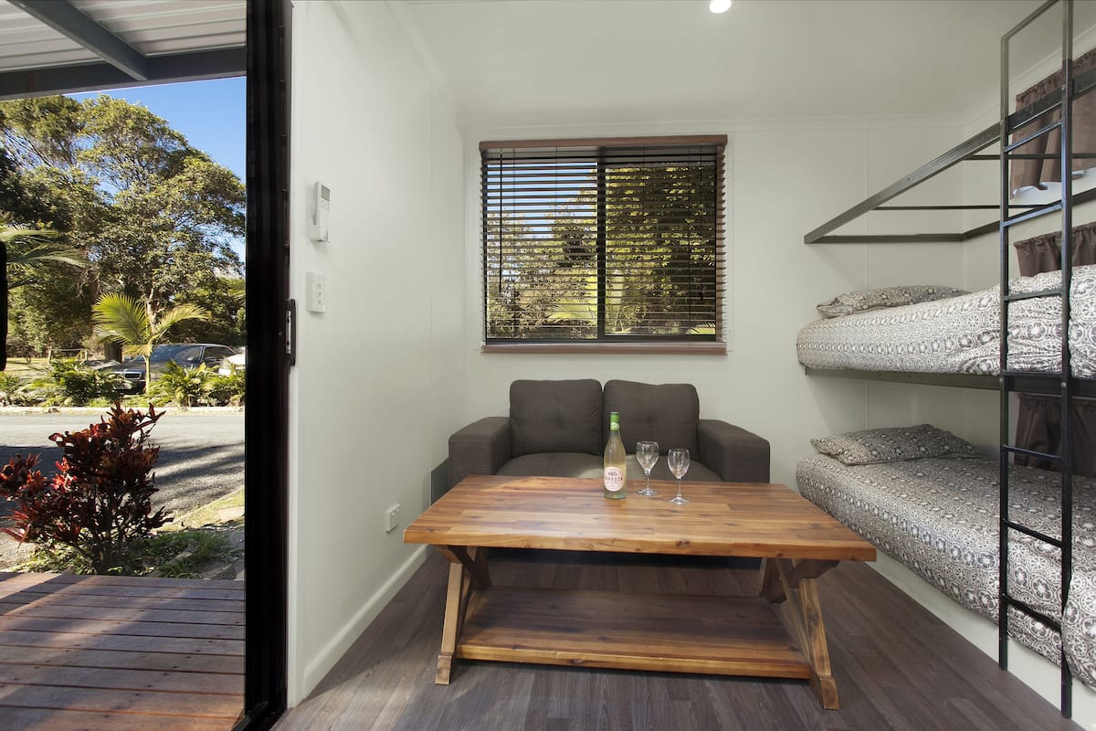 Cabane Deluxe ((Not Pet Friendly) - Sleeps 4) | Fer et planche Ă repasser
