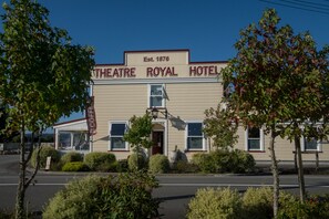 Front of property - Theatre Royal Hotel Kumara (Greymouth)