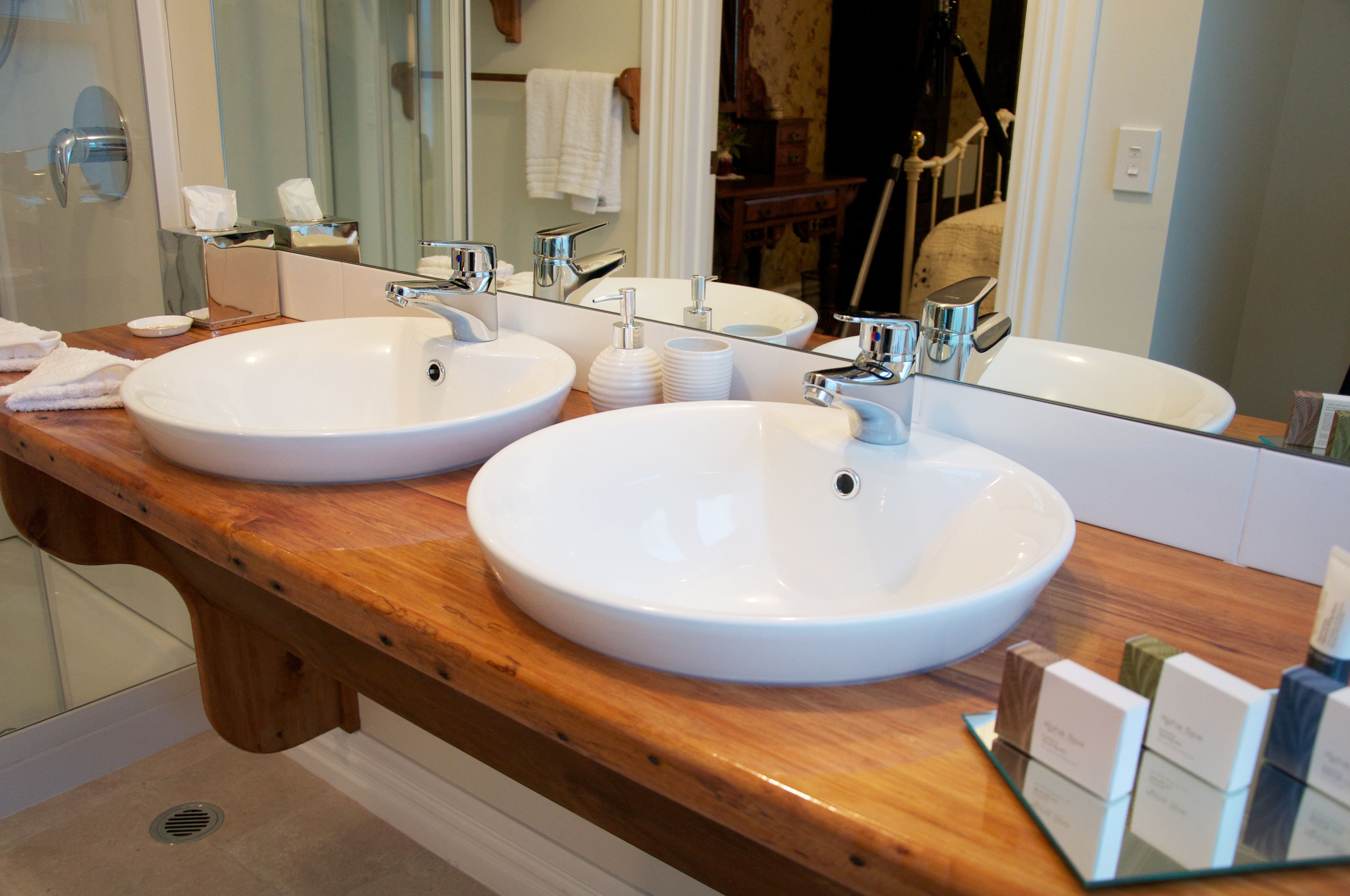 deluxe double room | bathroom | free toiletries, hair dryer, towels