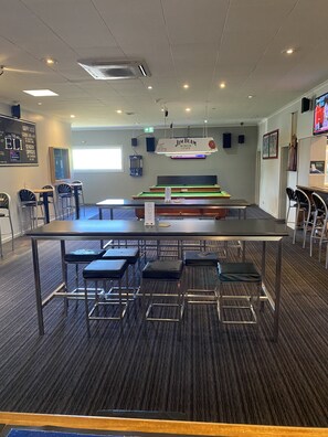 Billiards - The Elimatta Hotel (Devonport)