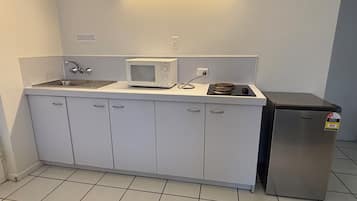 Fridge, coffee/tea maker, electric kettle