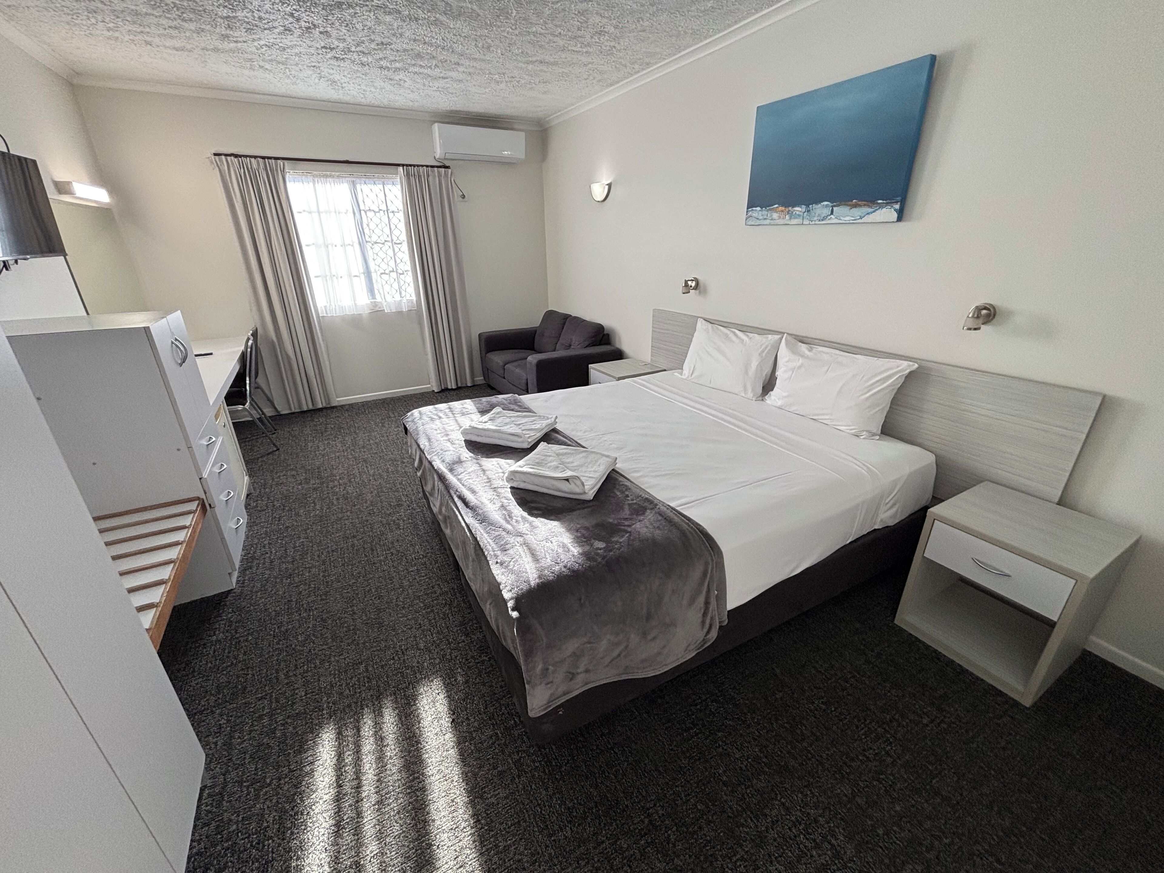 Executive King, Ground Floor | Desk, iron/ironing board, free WiFi, bed sheets