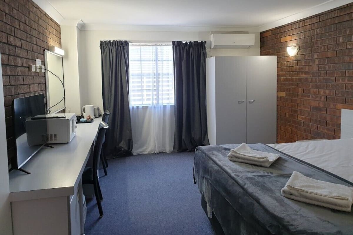 King Room - Upstairs | Desk, iron/ironing board, free WiFi, bed sheets