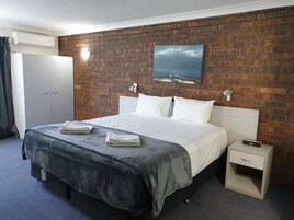 King Room - Upstairs | Desk, iron/ironing board, free WiFi, bed sheets