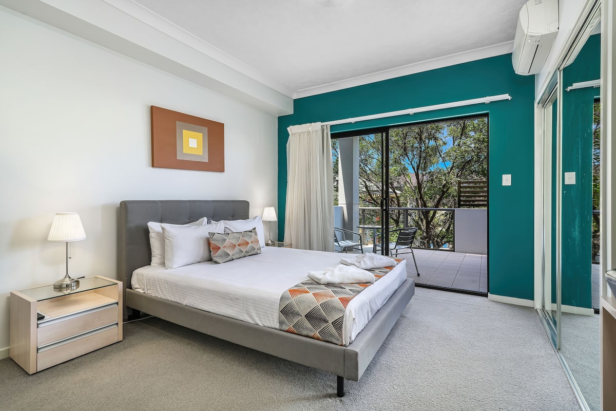 Economy Studio | Minibar, blackout drapes, iron/ironing board, free WiFi