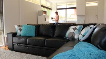 Flatscreentelevisie en een dvd-speler