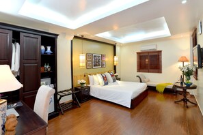 Minibar, in-room safe, individually decorated, blackout drapes - Finnegans Hotel (Hanoi)