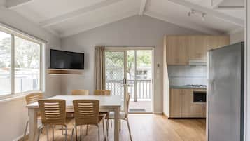 Plover Cabin | Dining room