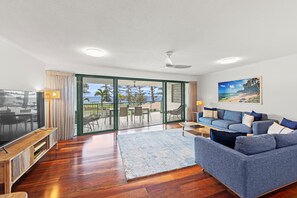 Televisión de pantalla plana, reproductor de DVD