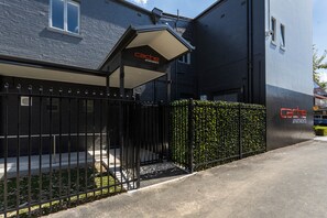 Property entrance - Civic Apartments (Wagga Wagga)