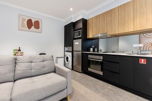Private kitchen - Civic Apartments (Wagga Wagga)