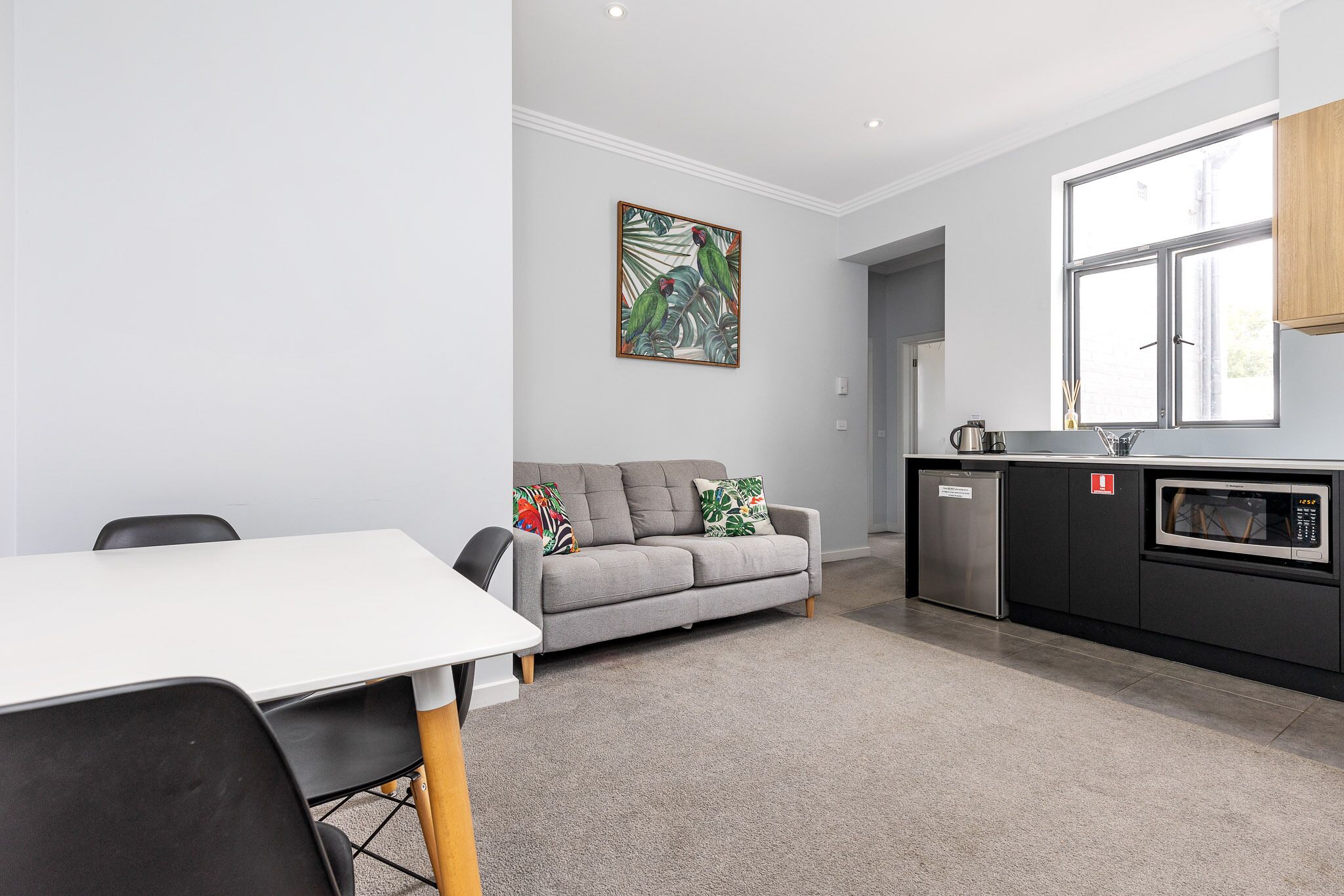 Executive Suite, 1 Bedroom, Kitchen, City View | Living area | TV