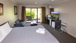Executive Room, Non Smoking, Balcony | Desk, laptop workspace, iron/ironing board, WiFi (free)