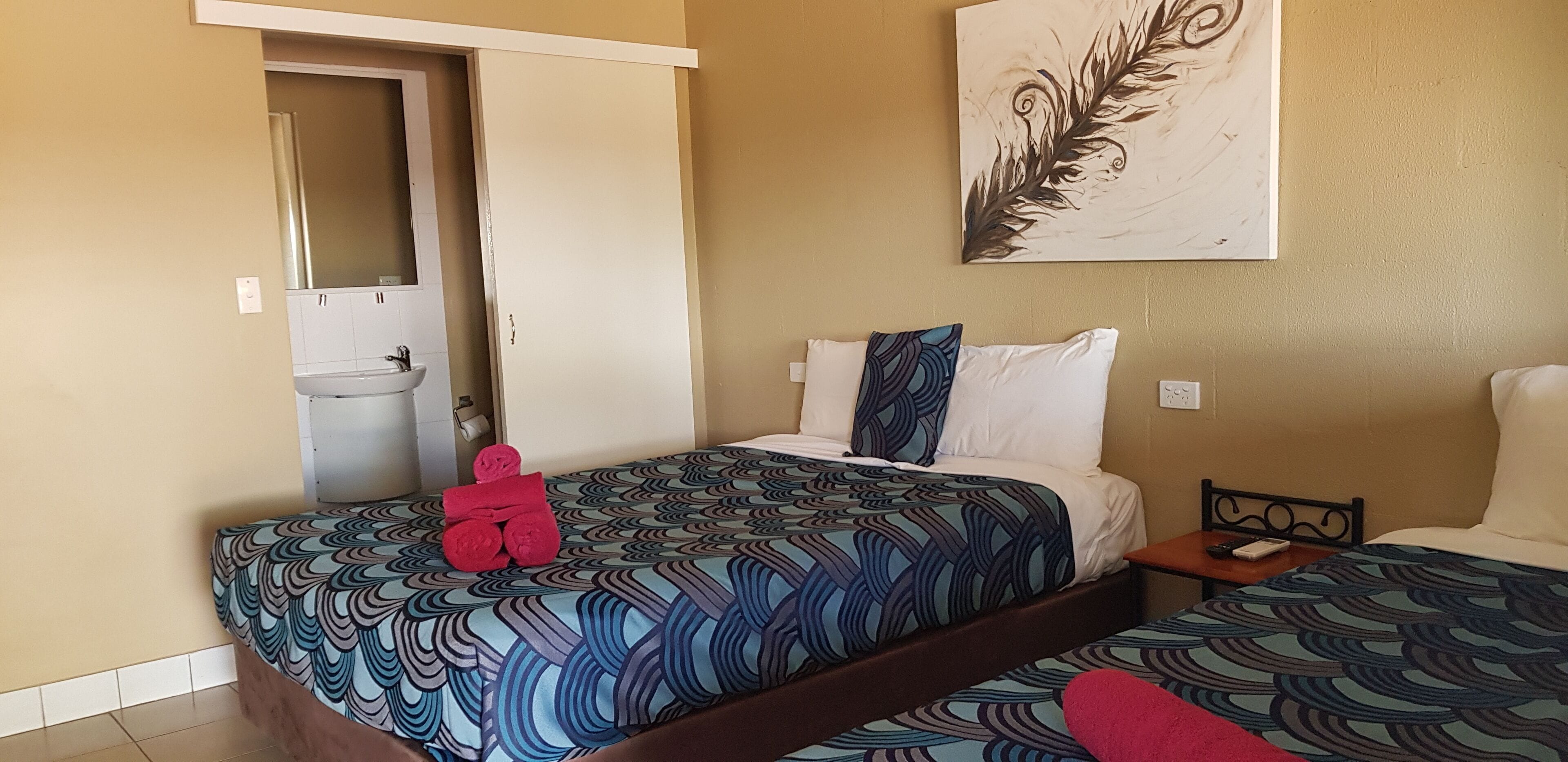 Habitación Deluxe con 2 camas individuales | Camas con pillow-top, wifi gratis y ropa de cama 