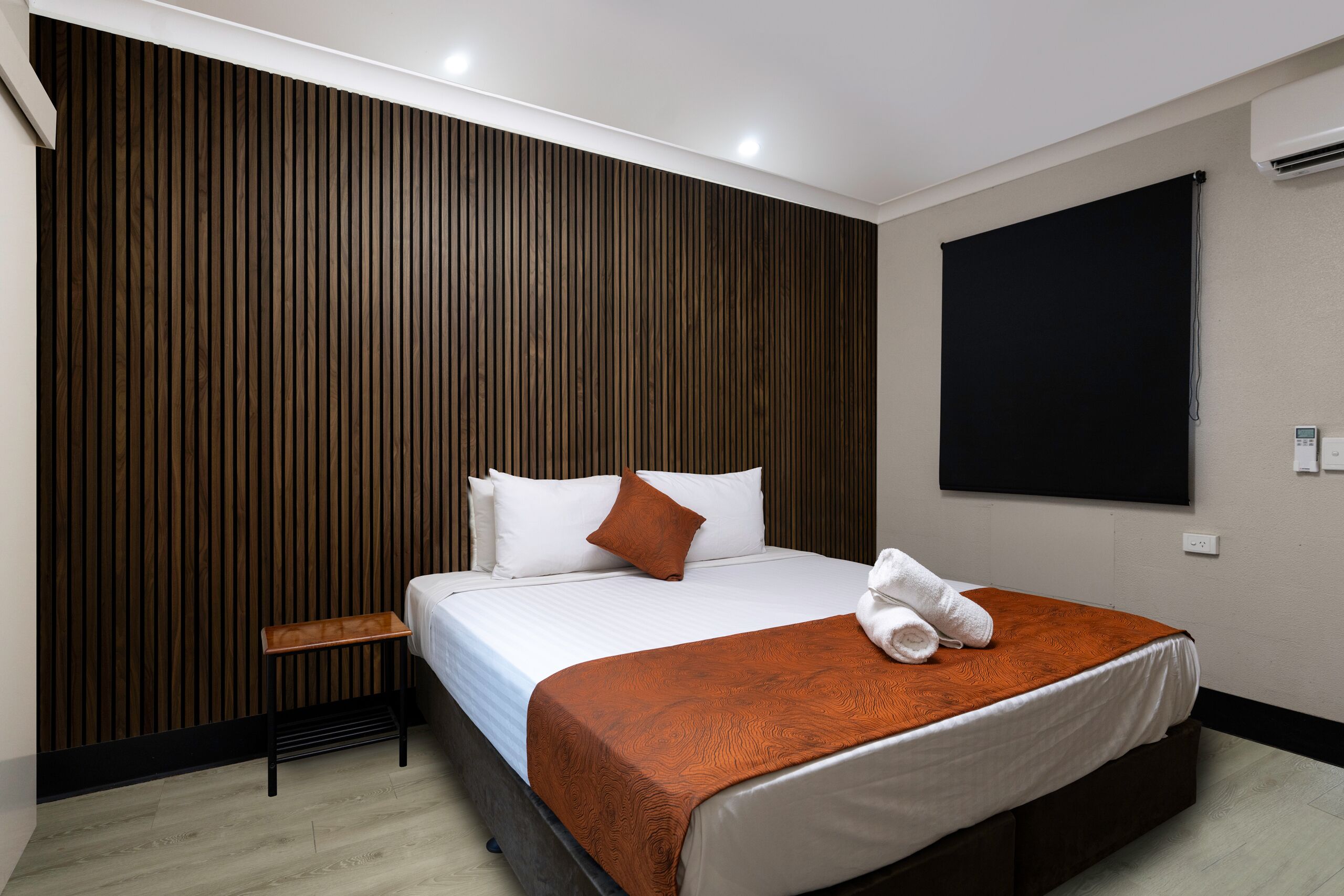 Superior King Room | Pillowtop beds, WiFi (free), bed sheets