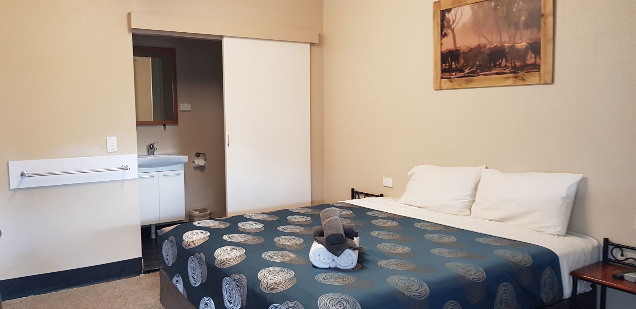 Surmatelas, Wi-Fi gratuit, draps fournis