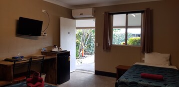 Quarto duplo luxo | Área de estar | TV