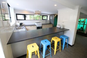 Outdoor dining - Brownhill Creek Tourist Park (Mitcham)