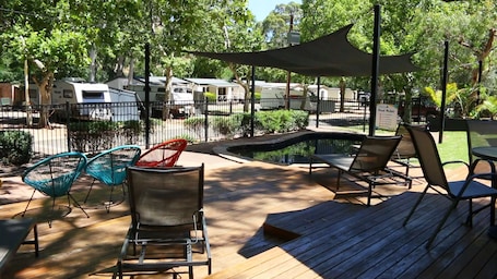 Hồ bơi ngoài trời