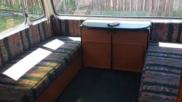 Caravan (Shared Bathroom) | Free WiFi, bed sheets