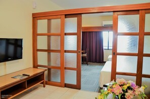 尊貴客房 | 客廳 | LCD 電視