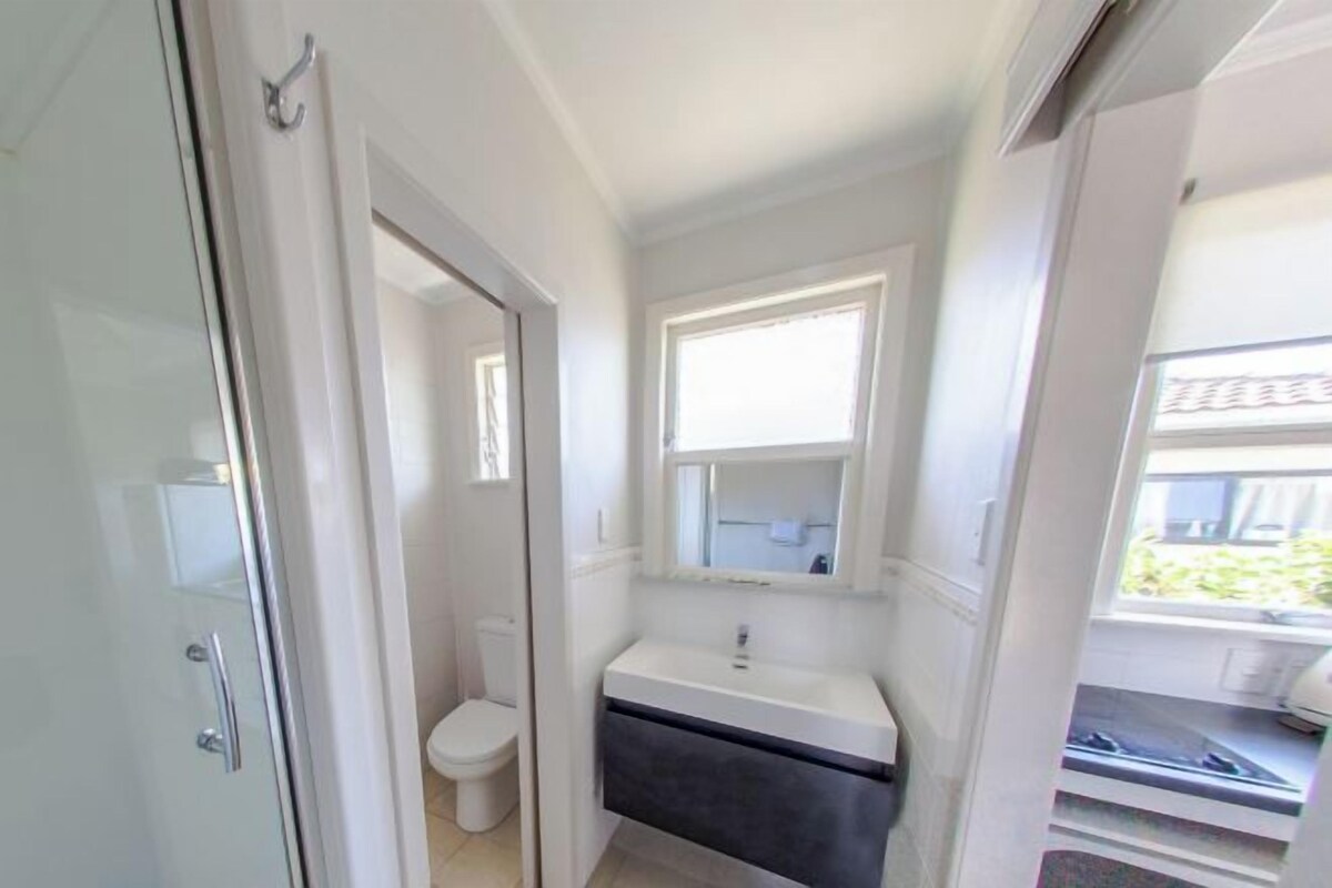Bathroom | Free toiletries, hair dryer, towels
