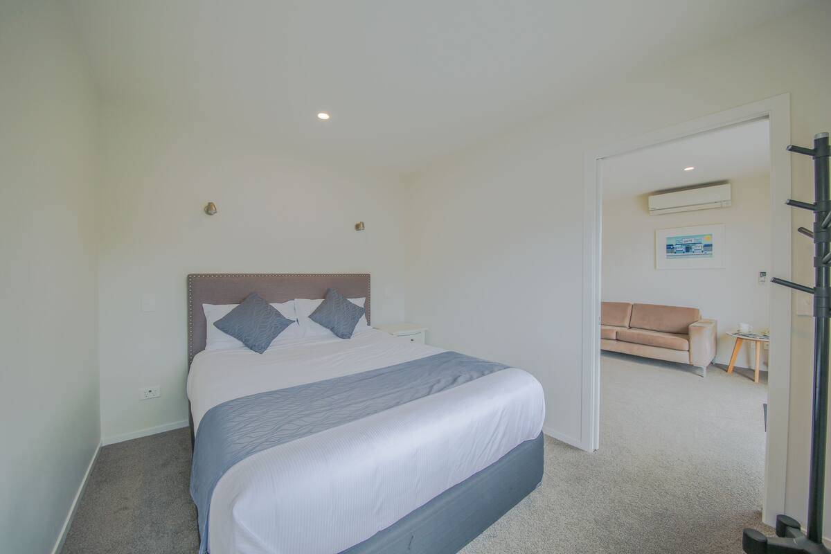 Standard Suite, 2 Bedrooms, Non Smoking, Kitchen | In-room safe, soundproofing, iron/ironing board (on request)