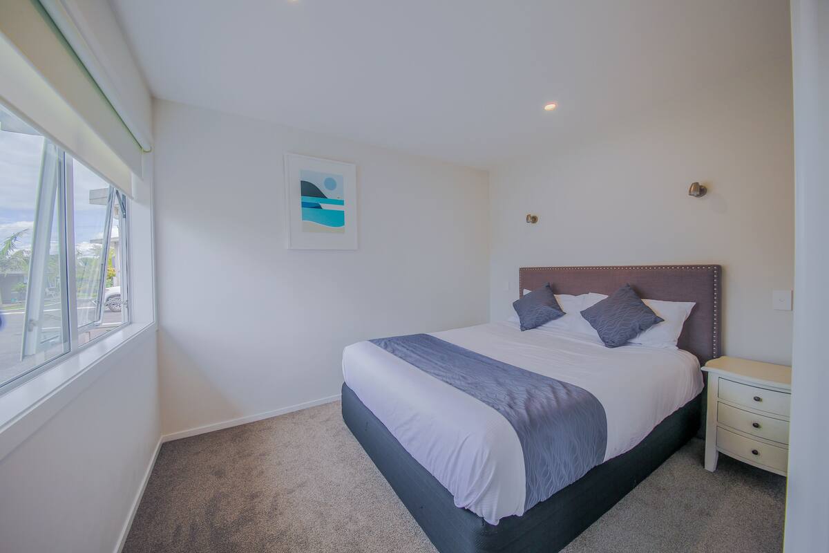 Standard Suite, 2 Bedrooms, Non Smoking, Kitchen | In-room safe, soundproofing, iron/ironing board (on request)