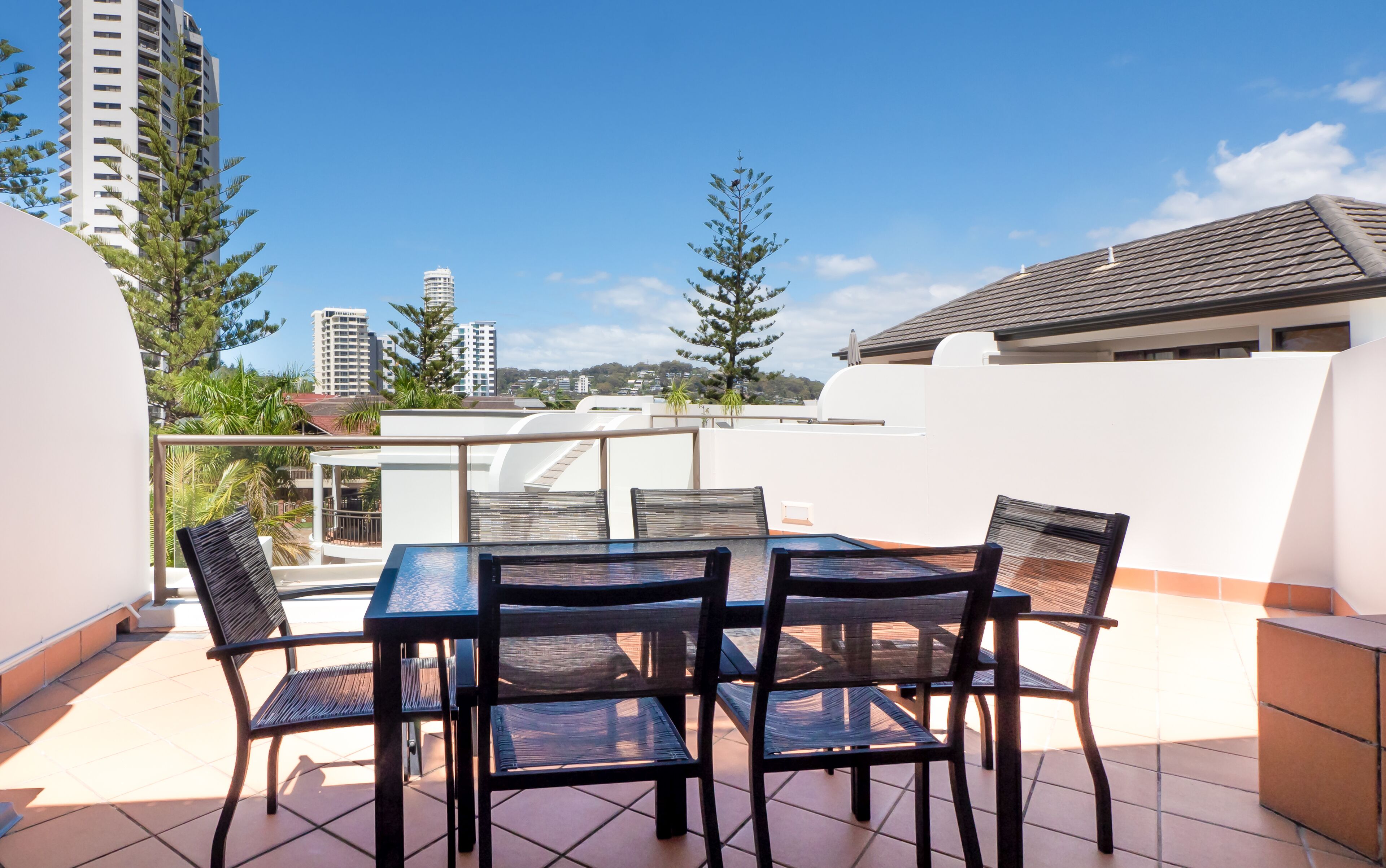Burleigh on the Beach Holiday Apartments — image 6