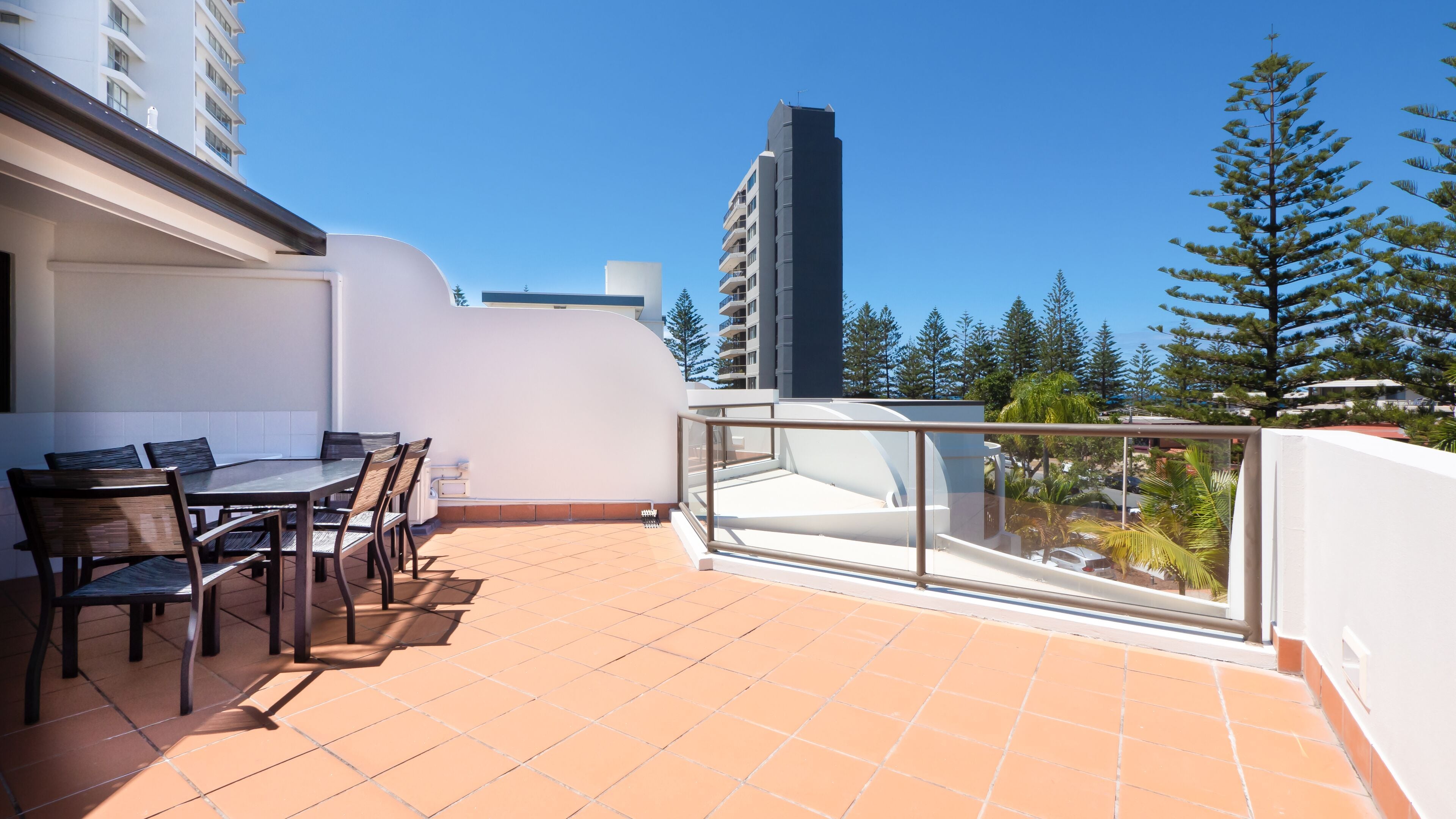 Burleigh on the Beach Holiday Apartments — image 15