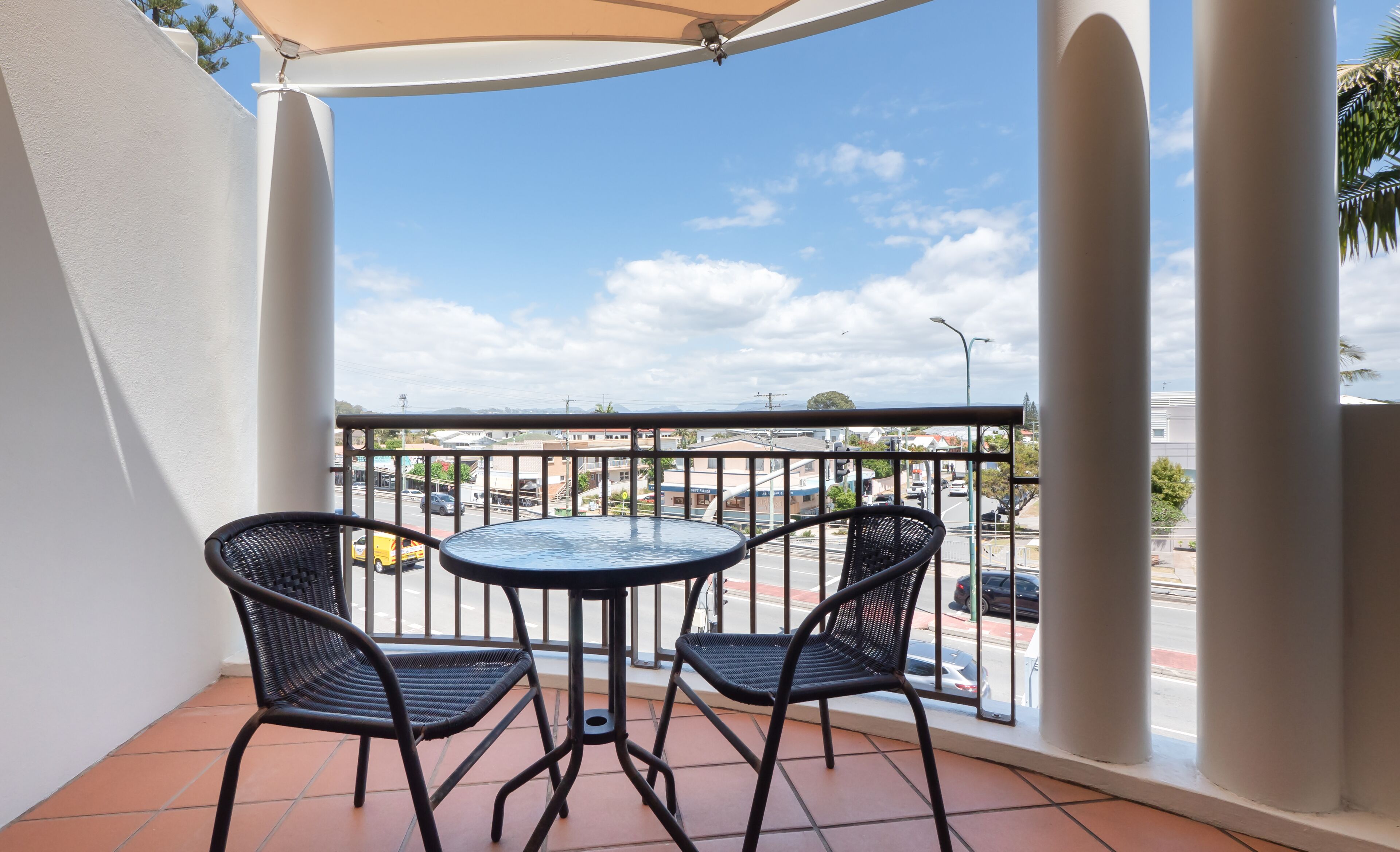 Burleigh on the Beach Holiday Apartments — image 5