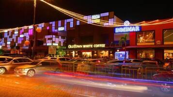 Fassade der Unterkunft â Abend/Nacht