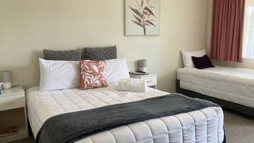 Twin Share Room | 1 bedroom, minibar, blackout curtains, soundproofing