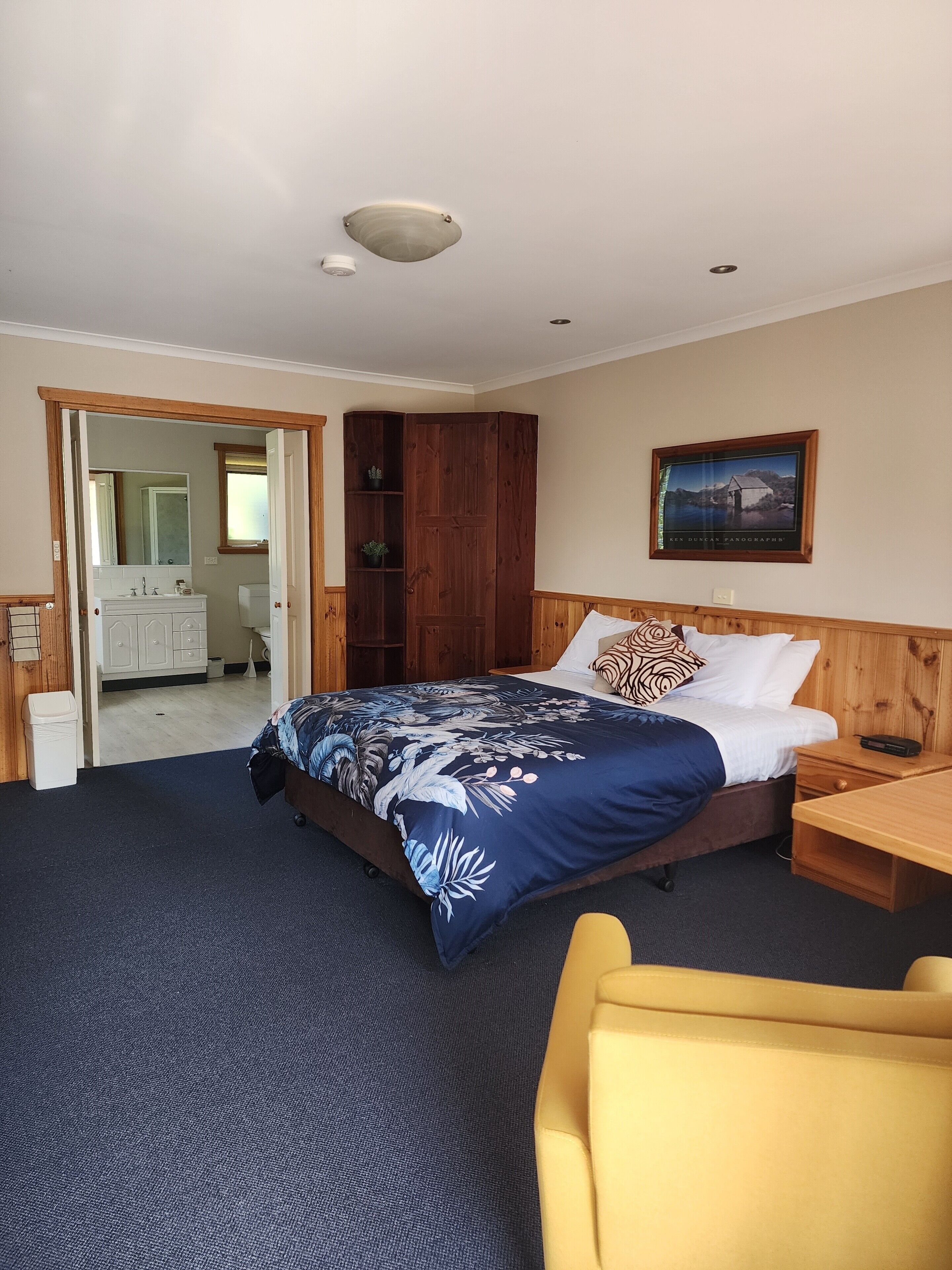 Blackout curtains, soundproofing, iron/ironing board, free WiFi