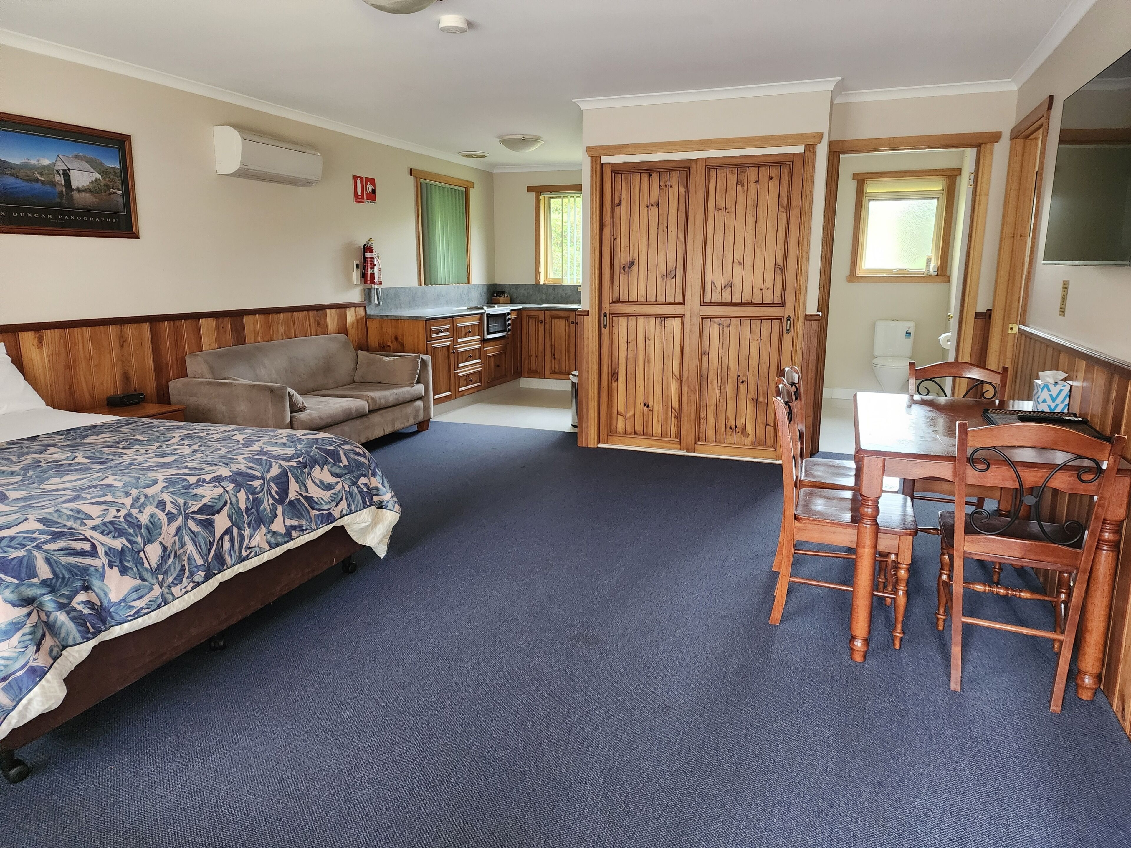 Standard Suite, 1 Bedroom, Non Smoking, Kitchen (Apartment) | Blackout drapes, soundproofing, iron/ironing board, free WiFi