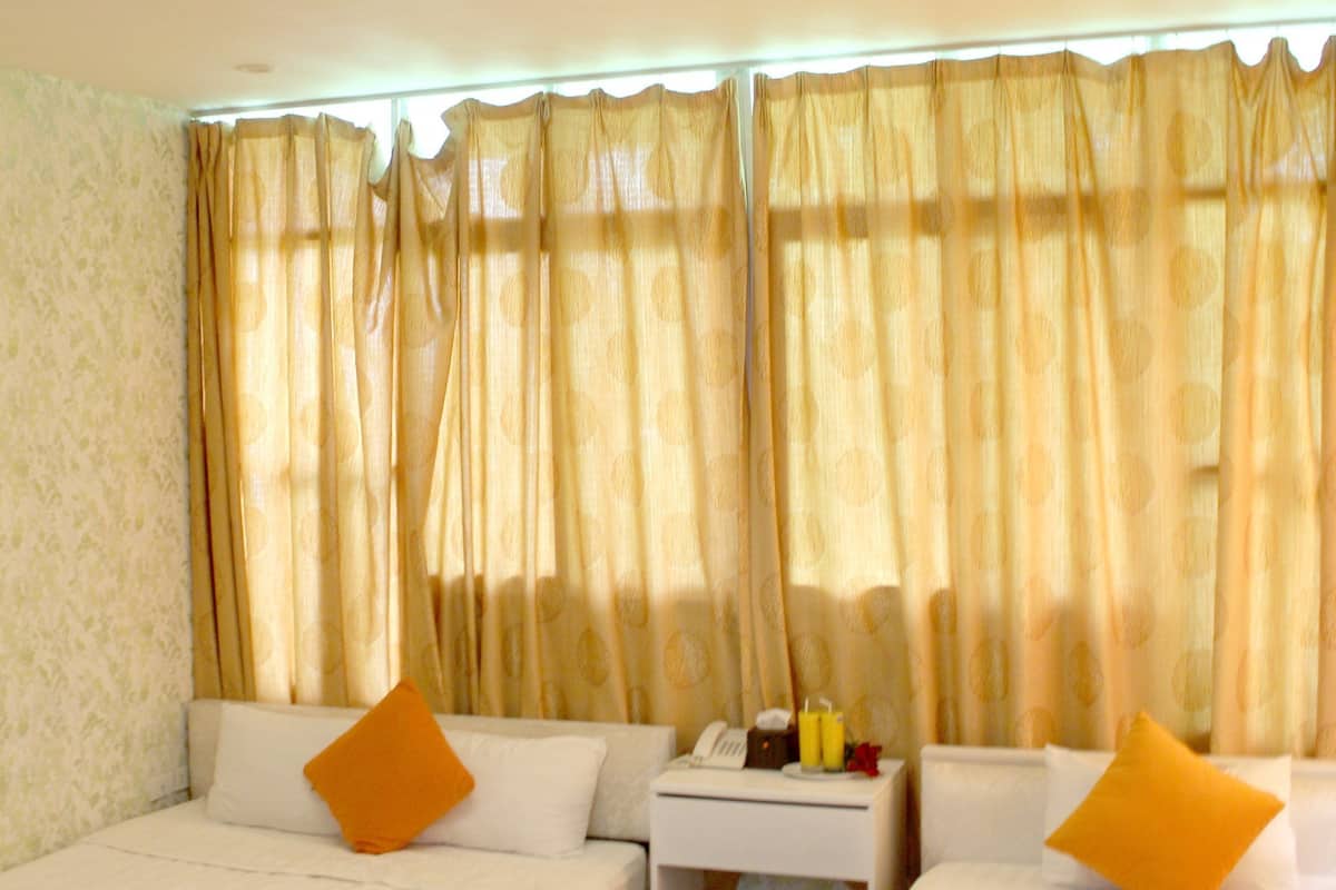 Superior Twin Room (with Window) | Down comforters, minibar, desk, blackout drapes