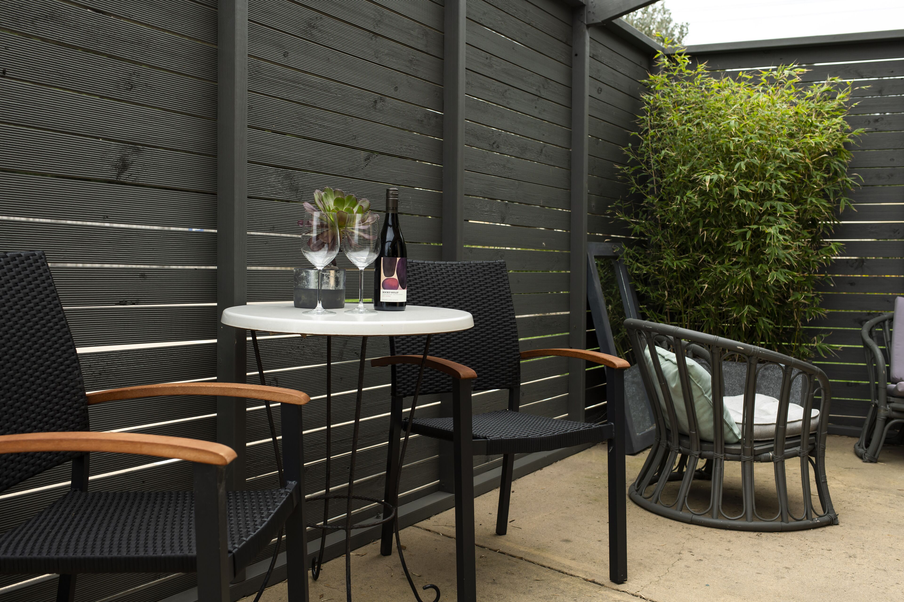 Deluxe Apartment, 1 King Bed, Garden View | Terrace/patio