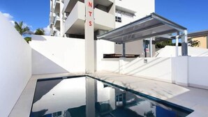 Outdoor pool - P A Apartments (Woolloongabba)