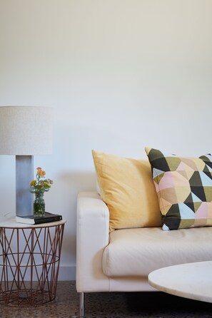 Apartment 6-Boutique Apartment 1 Bedroom | Living area - Goldfield Holiday Units (Bright)
